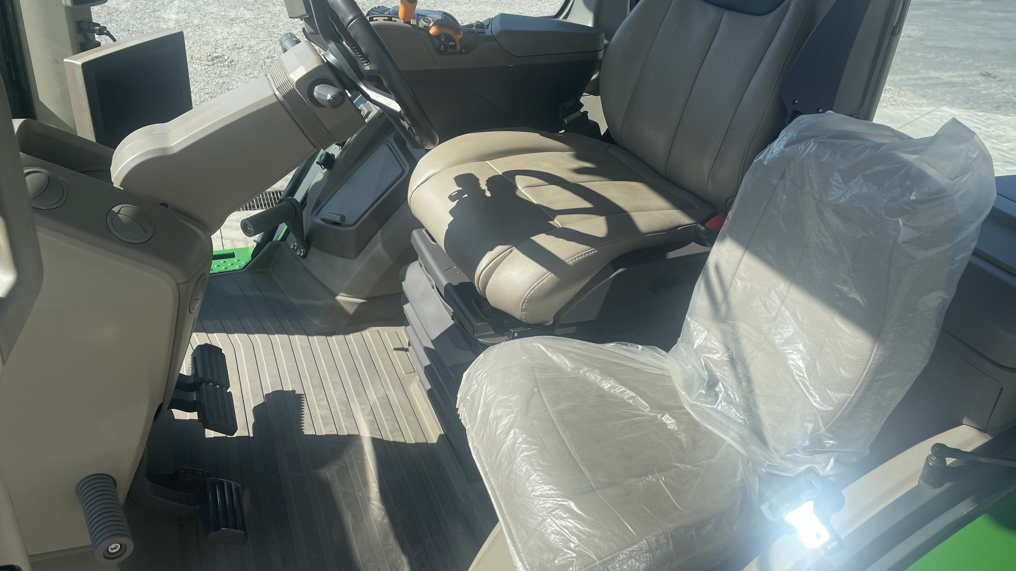 2022 John Deere 8R 340 Image 15