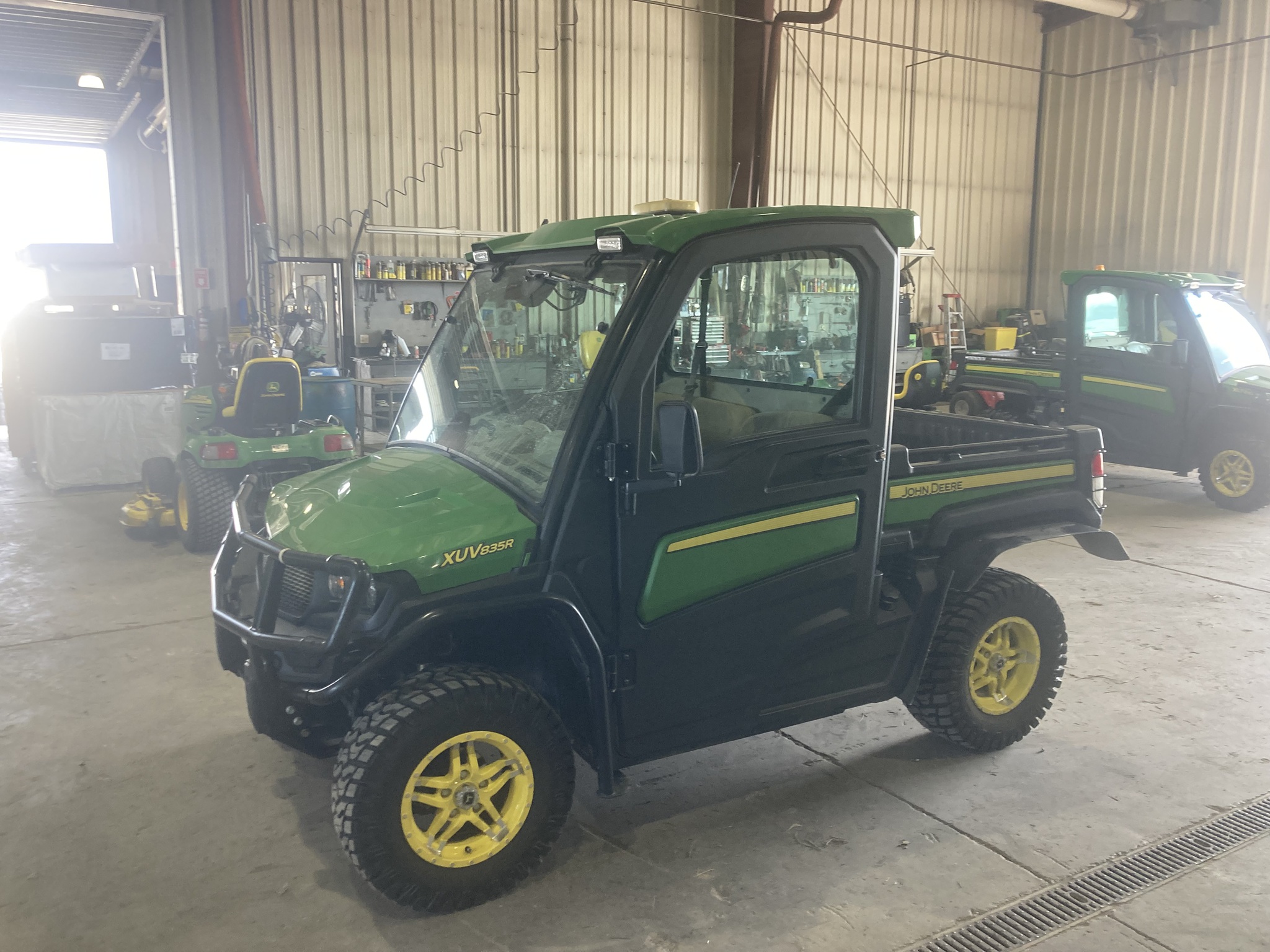 2019 John Deere XUV 835R Image 1