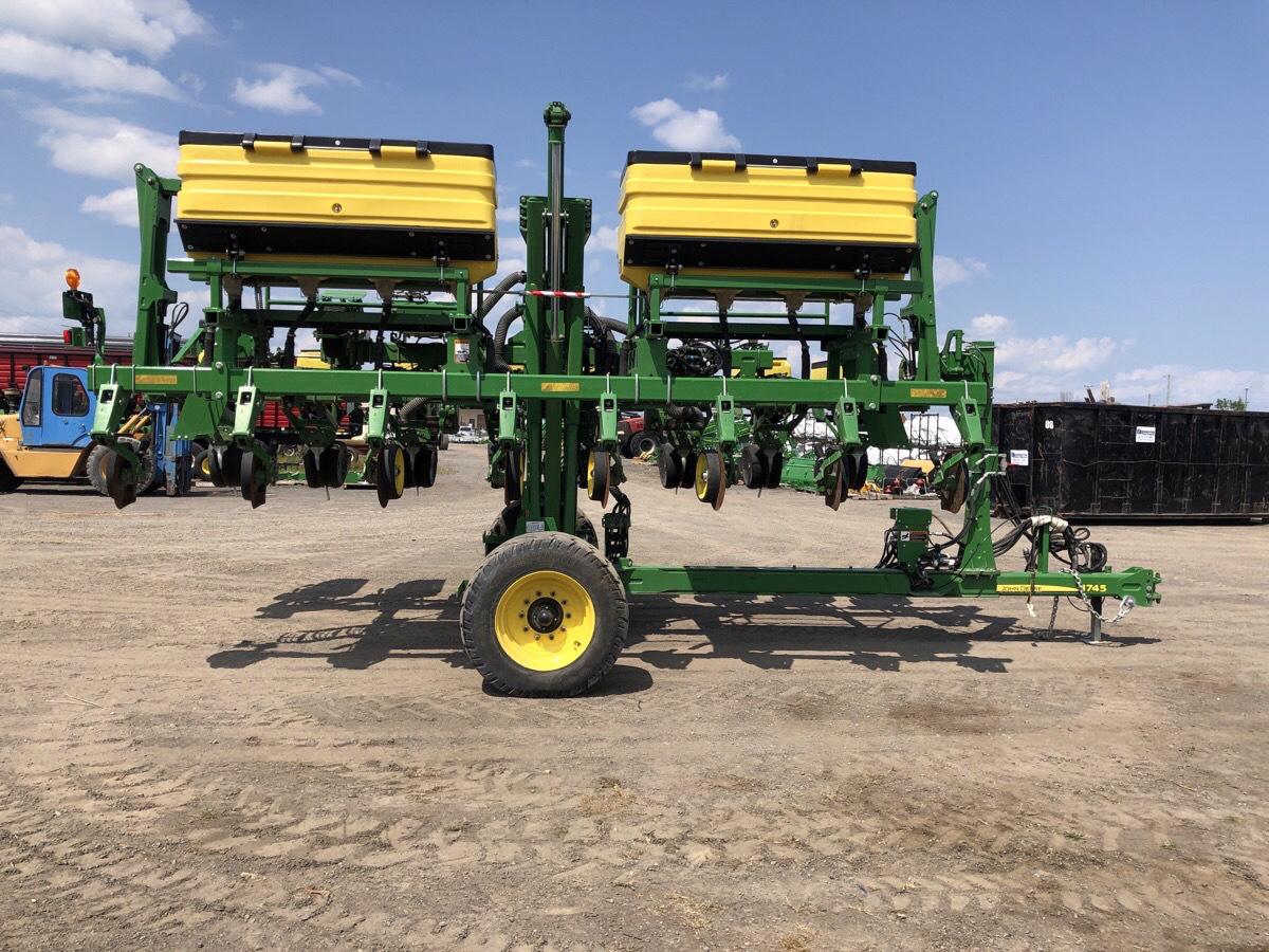 2022 John Deere 1745 Image 4