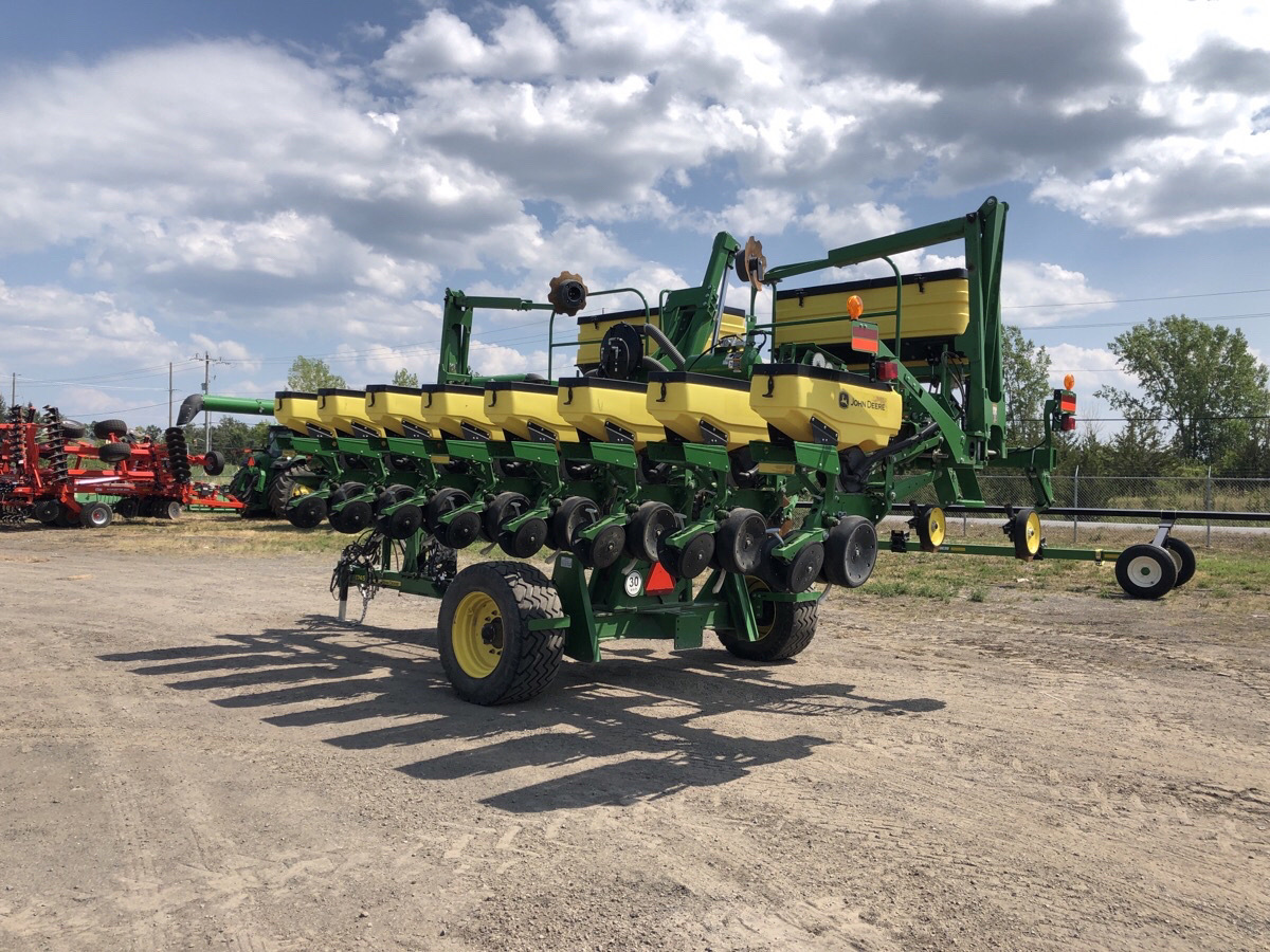 2022 John Deere 1745 Image 7