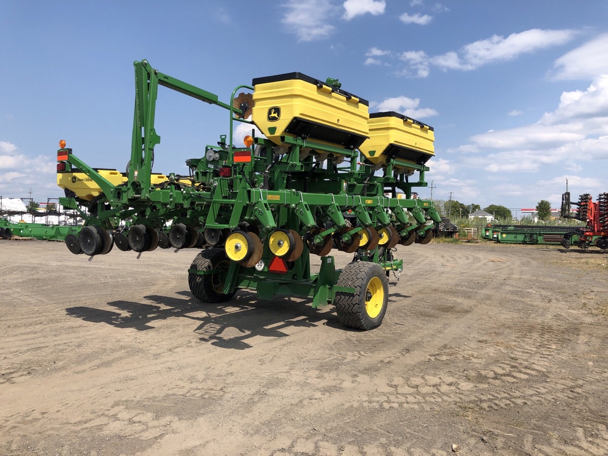 2022 John Deere 1745 Image 8