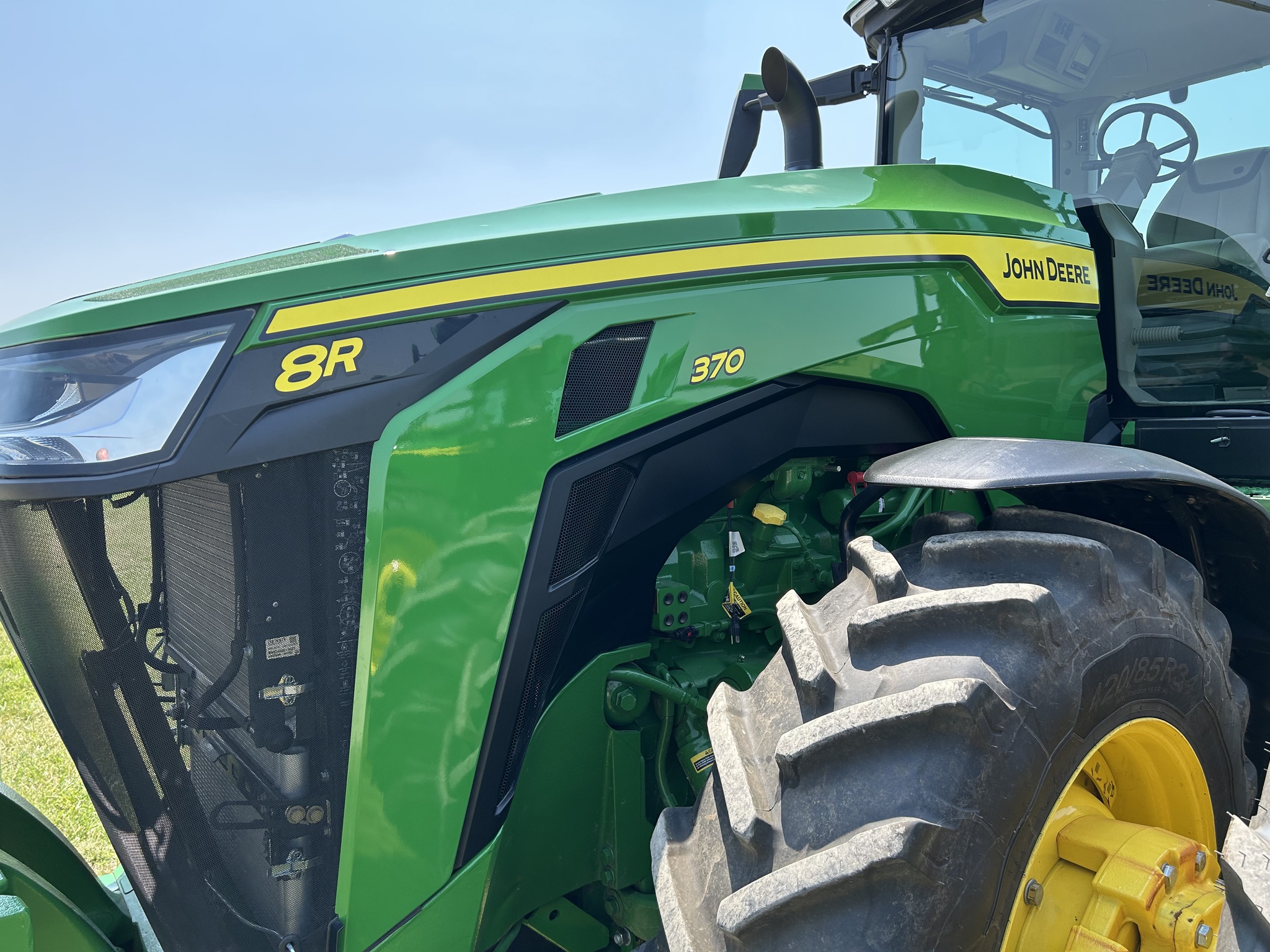  2024 John Deere 8R 370 at Heritage Tractor in Lexington, IL