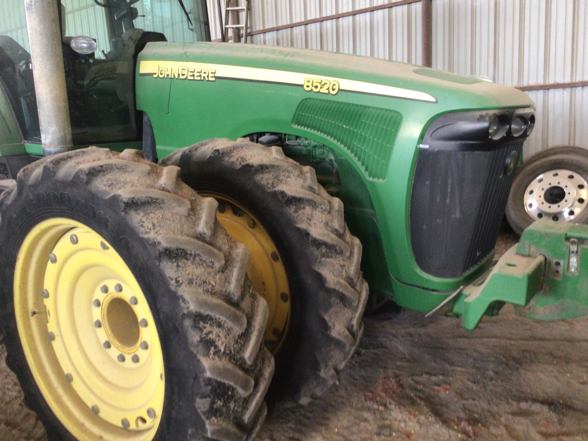 2002 John Deere 8520 Image 3