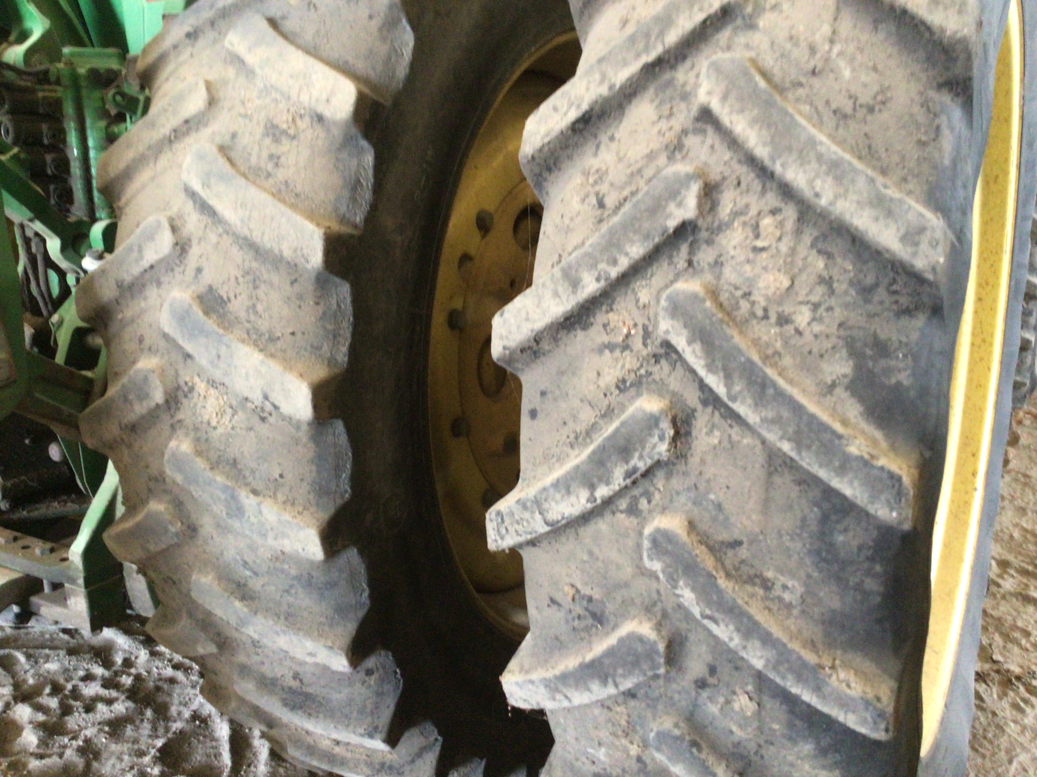 2002 John Deere 8520 Image 31