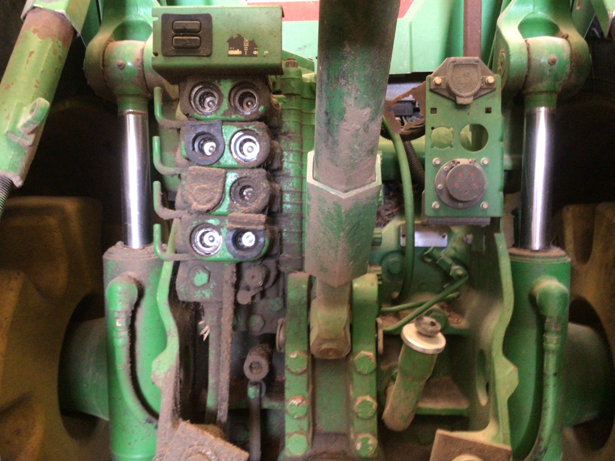 2002 John Deere 8520 Image 21
