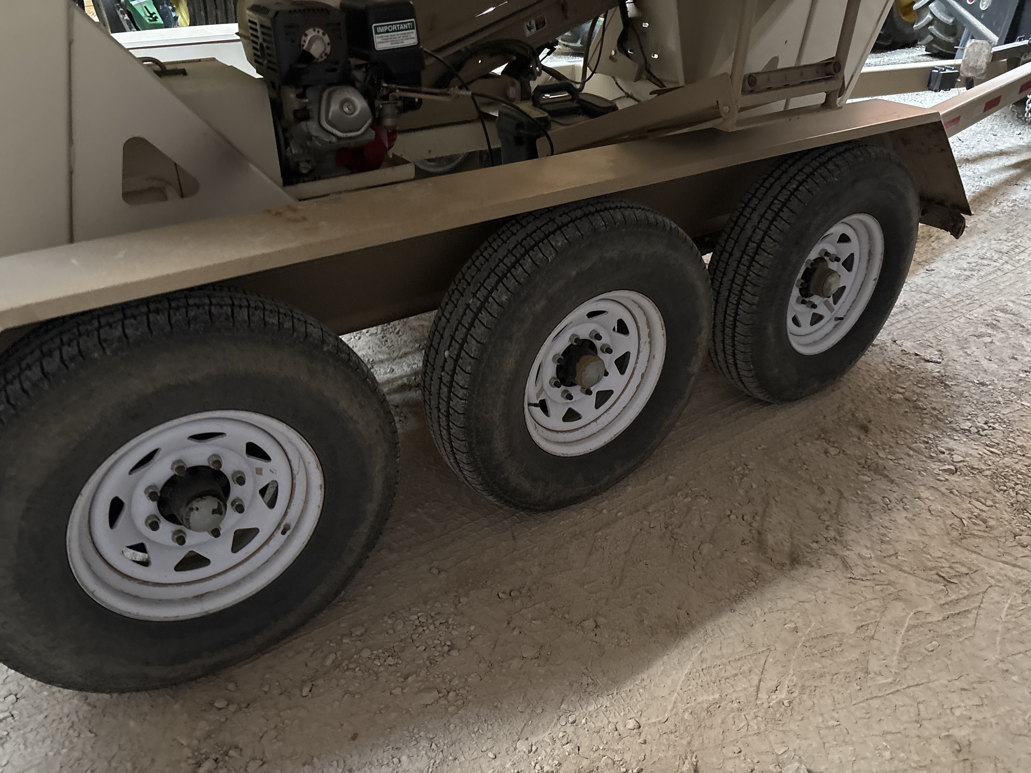 Used 2013 Unverferth 3750 Tender Carts at Koenig Equipment in Franklin, IN - PhotoXL3