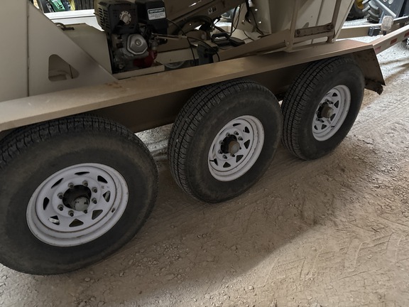 Used 2013 Unverferth 3750 Tender Carts at Koenig Equipment in Franklin, IN - Photo3