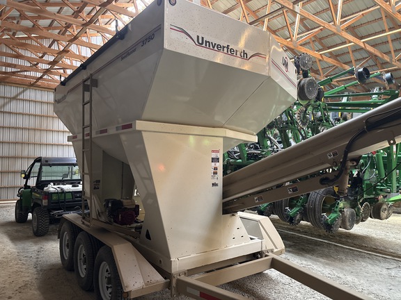 Used 2013 Unverferth 3750 Tender Carts at Koenig Equipment in Franklin, IN - Photo2