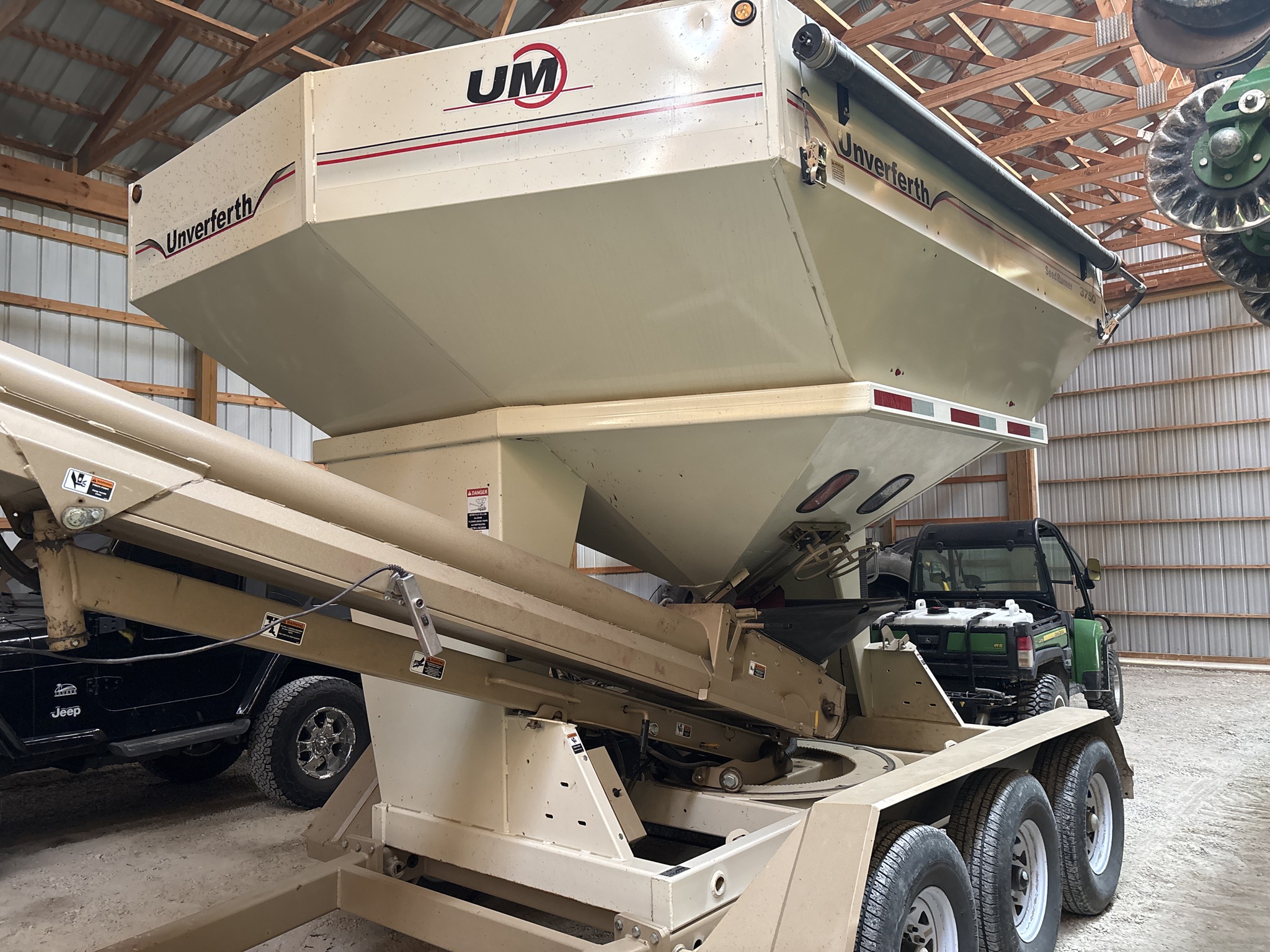 Used 2013 Unverferth 3750 Tender Carts at Koenig Equipment in Franklin, IN - PhotoXL0