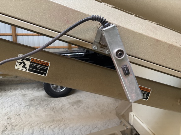 Used 2013 Unverferth 3750 Tender Carts at Koenig Equipment in Franklin, IN - Photo11