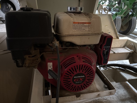 Used 2013 Unverferth 3750 Tender Carts at Koenig Equipment in Franklin, IN - Photo4