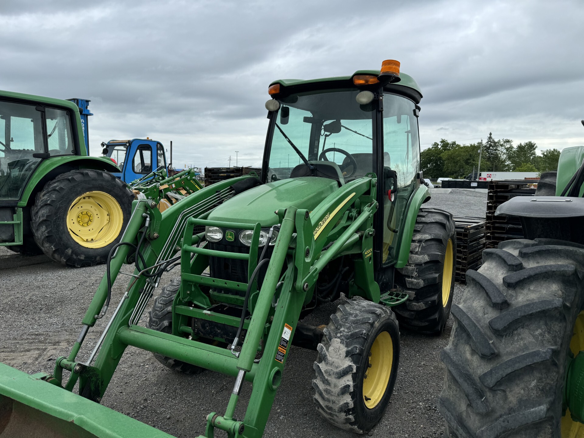 2010 John Deere 4720 Image 2