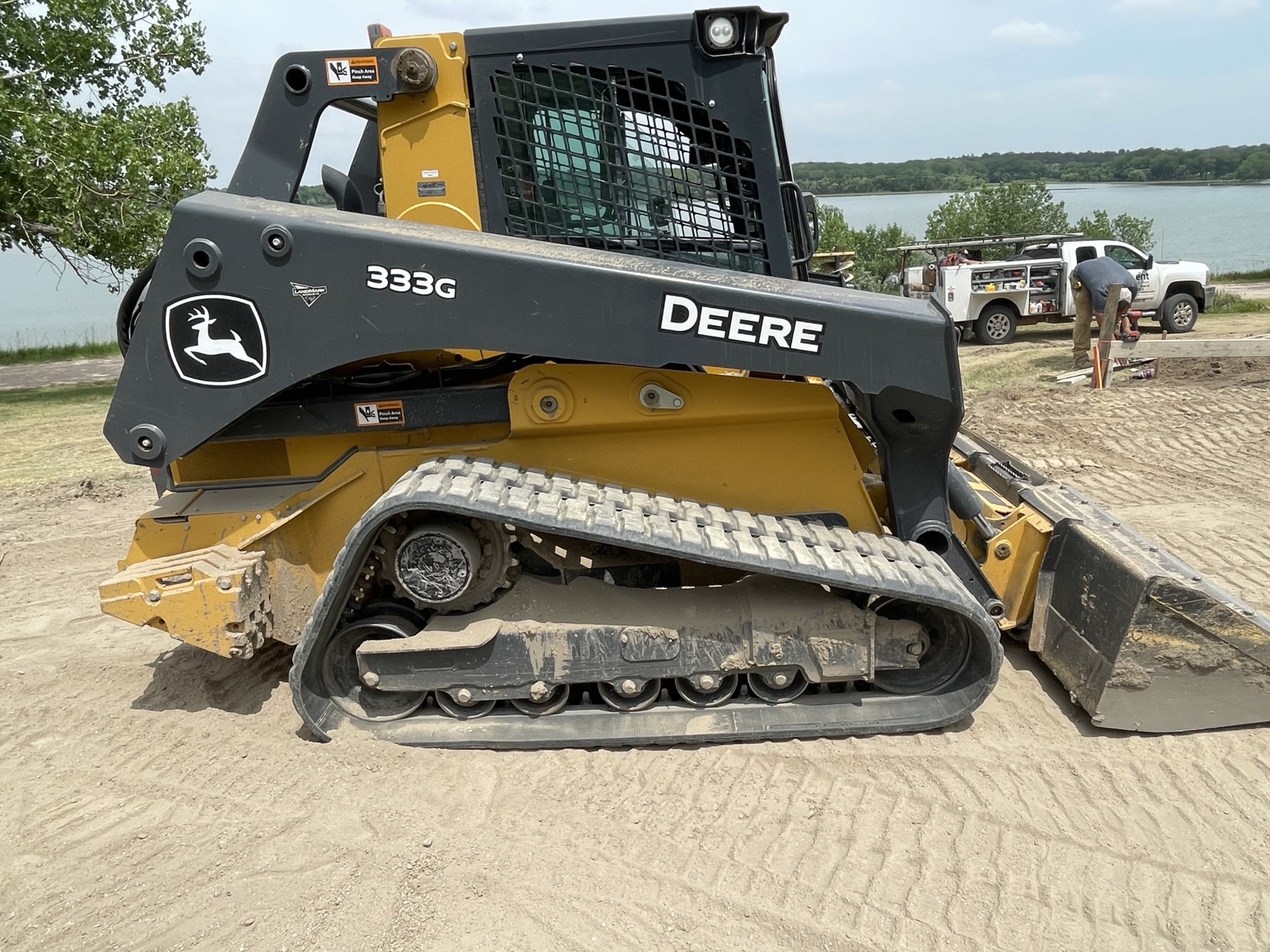 2019 John Deere 333G Image 1
