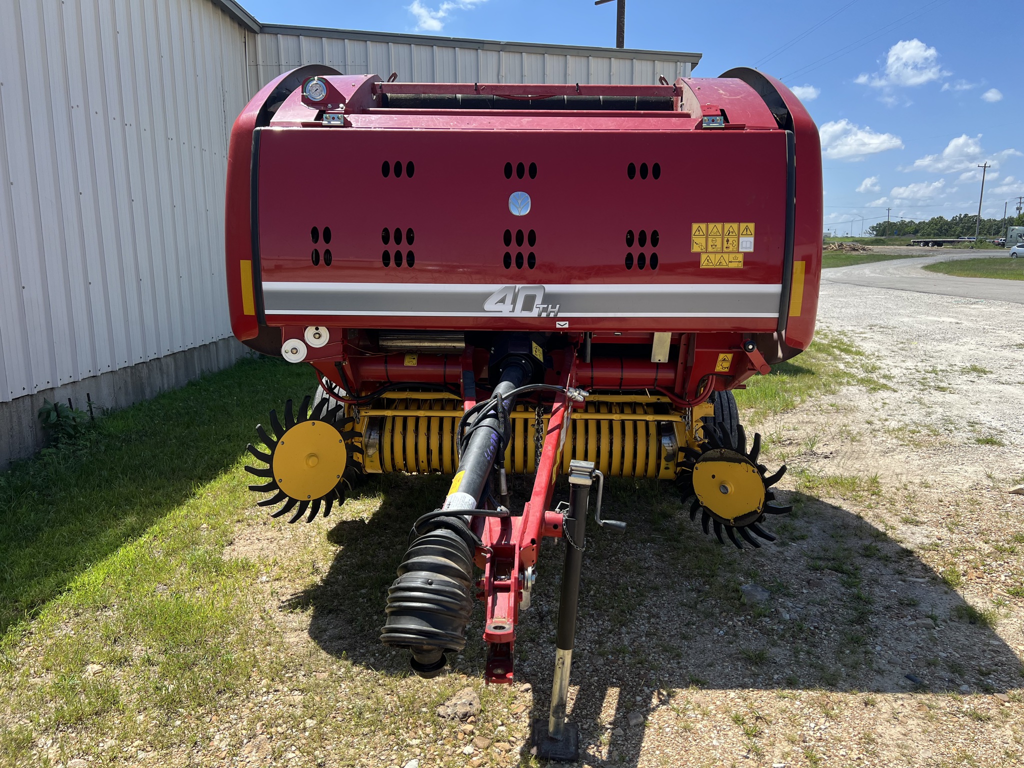  2015 New Holland Rollbelt 550 at Heritage Tractor in Rolla, MO