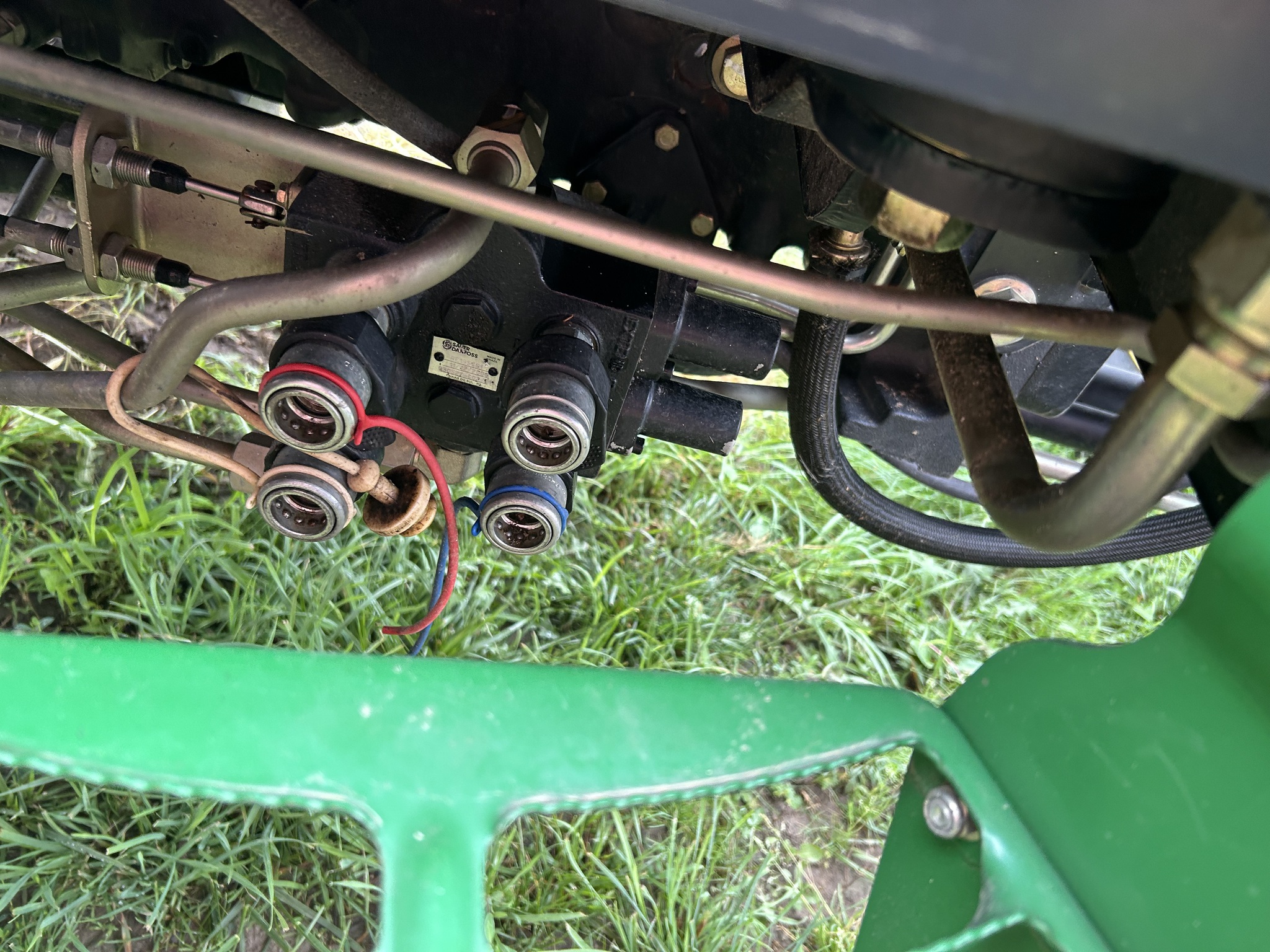 2010 John Deere 5093E Image 18