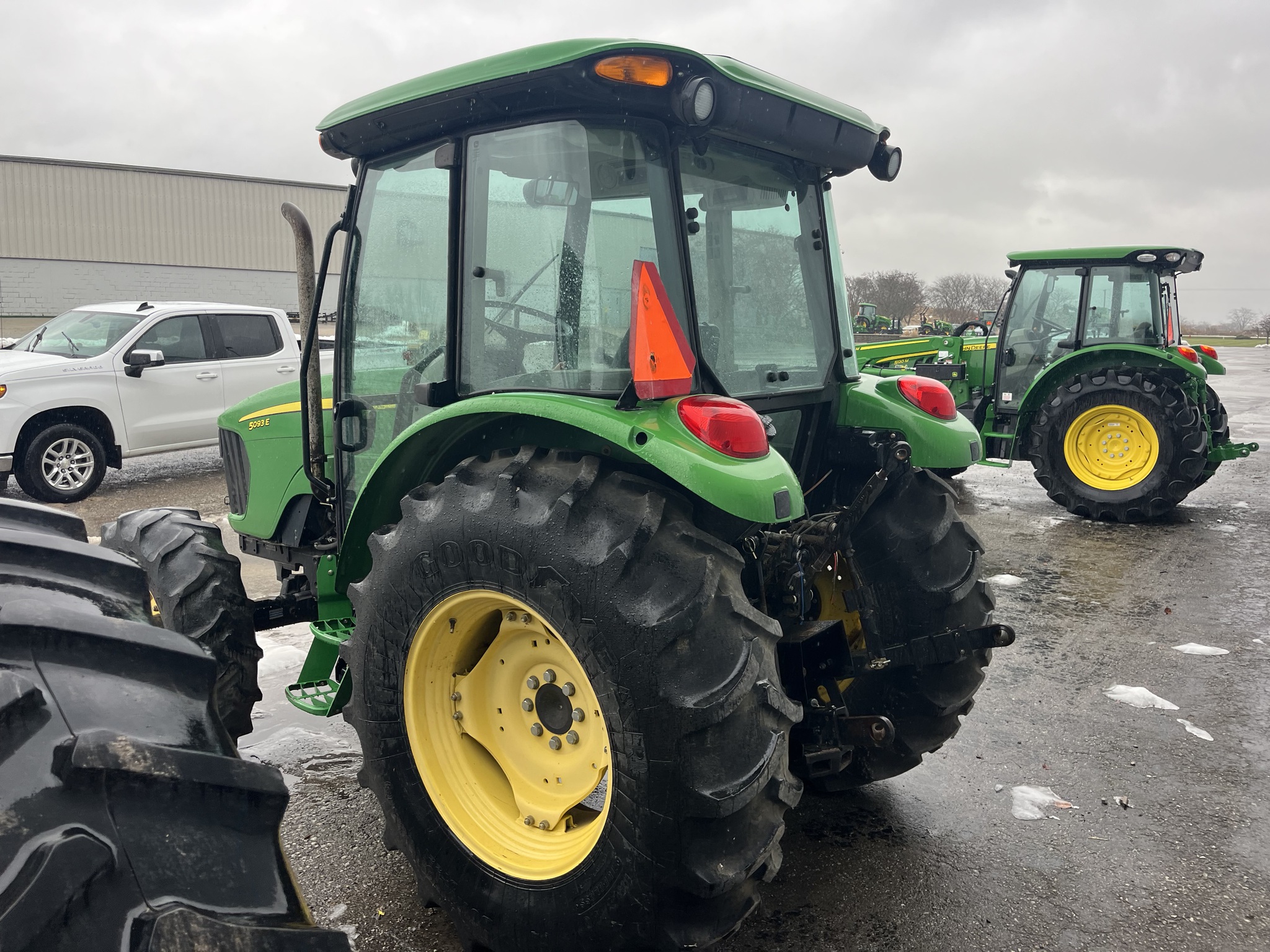 2010 John Deere 5093E Image 23