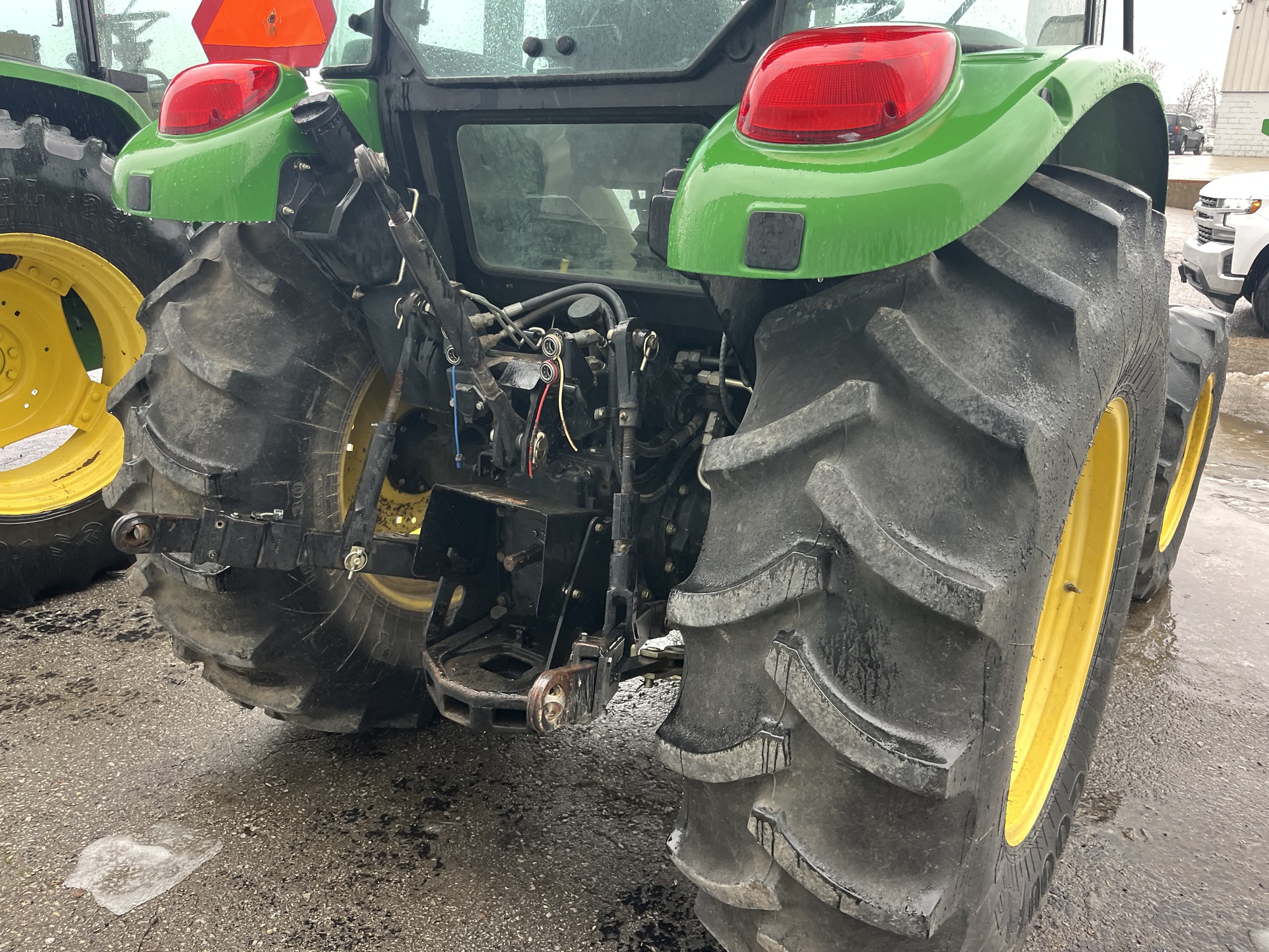 2010 John Deere 5093E Image 4