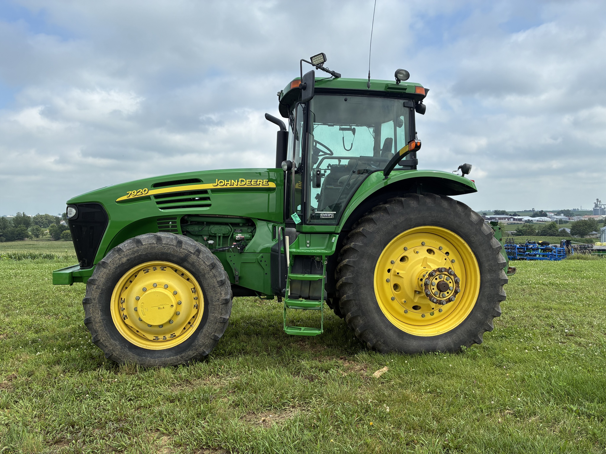 2006 John Deere 7920 Image 1