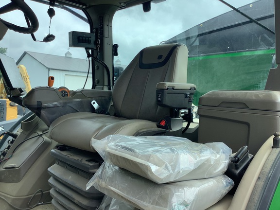 2025 John-Deere 8R 340