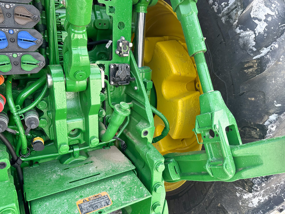 2025 John-Deere 8R 340