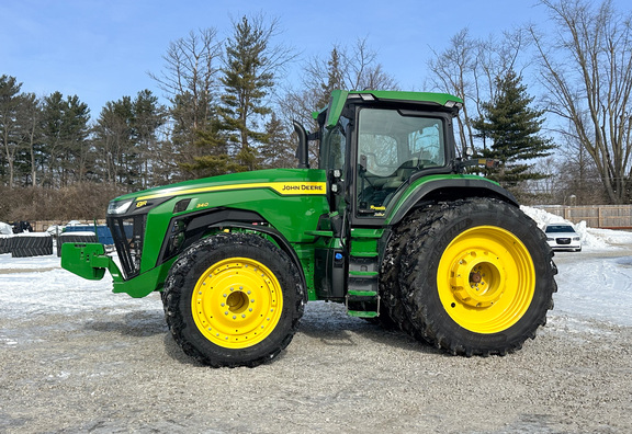 2025 John-Deere 8R 340