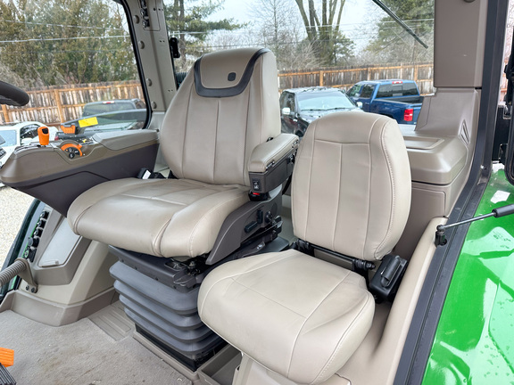 2025 John-Deere 8R 340