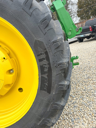 2025 John-Deere 8R 340