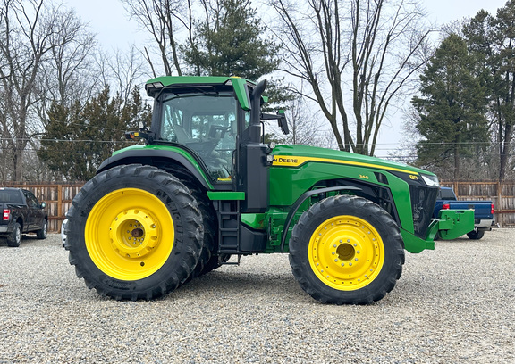 2025 John-Deere 8R 340