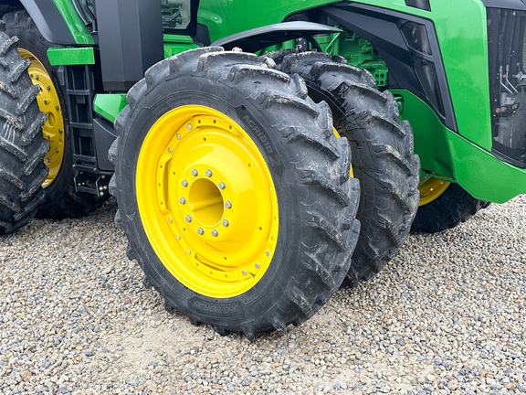 2025 John-Deere 8R 340