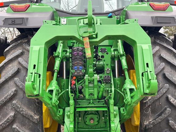 2025 John-Deere 8R 340