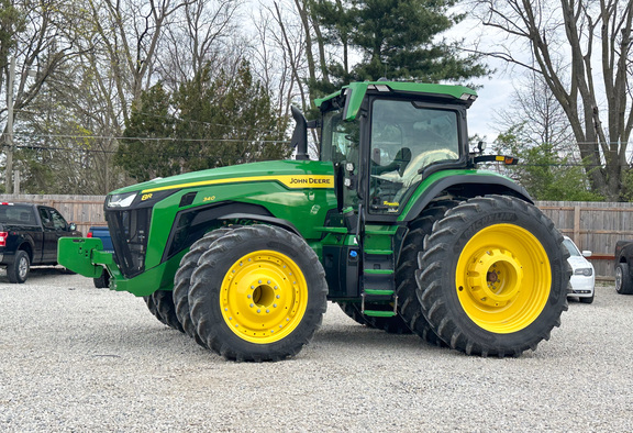 2025 John-Deere 8R 340