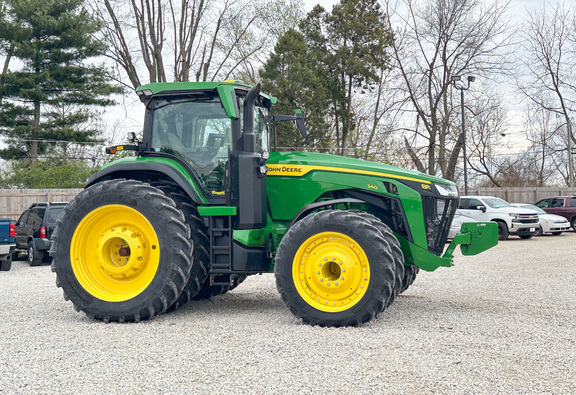 2025 John-Deere 8R 340