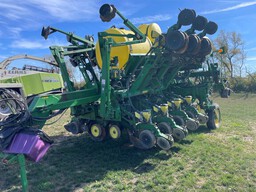Planter For Sale 2007 John Deere 1790 