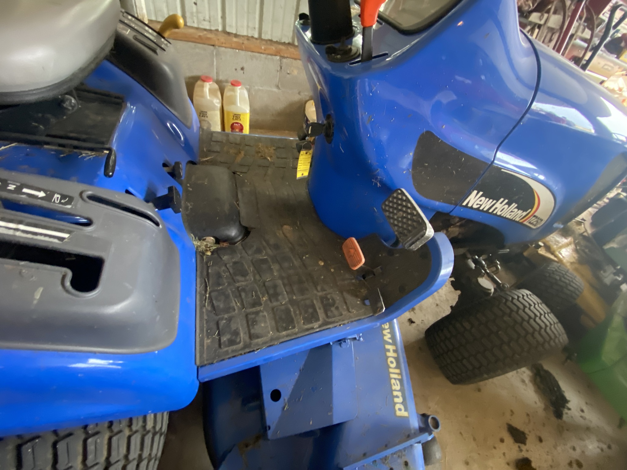 2007 New Holland TZ25DA Image 8