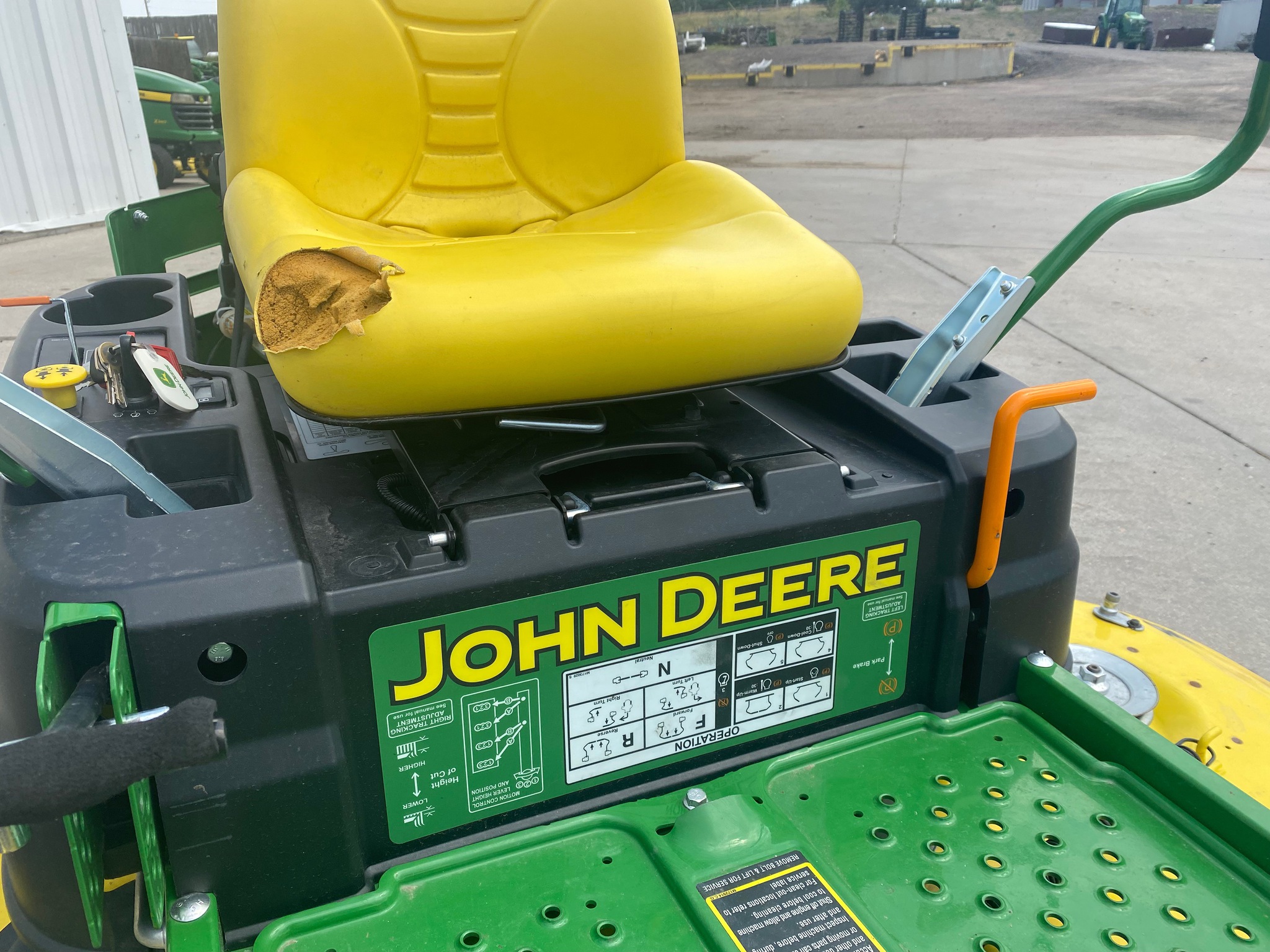 2020 John Deere Z375R Image 14