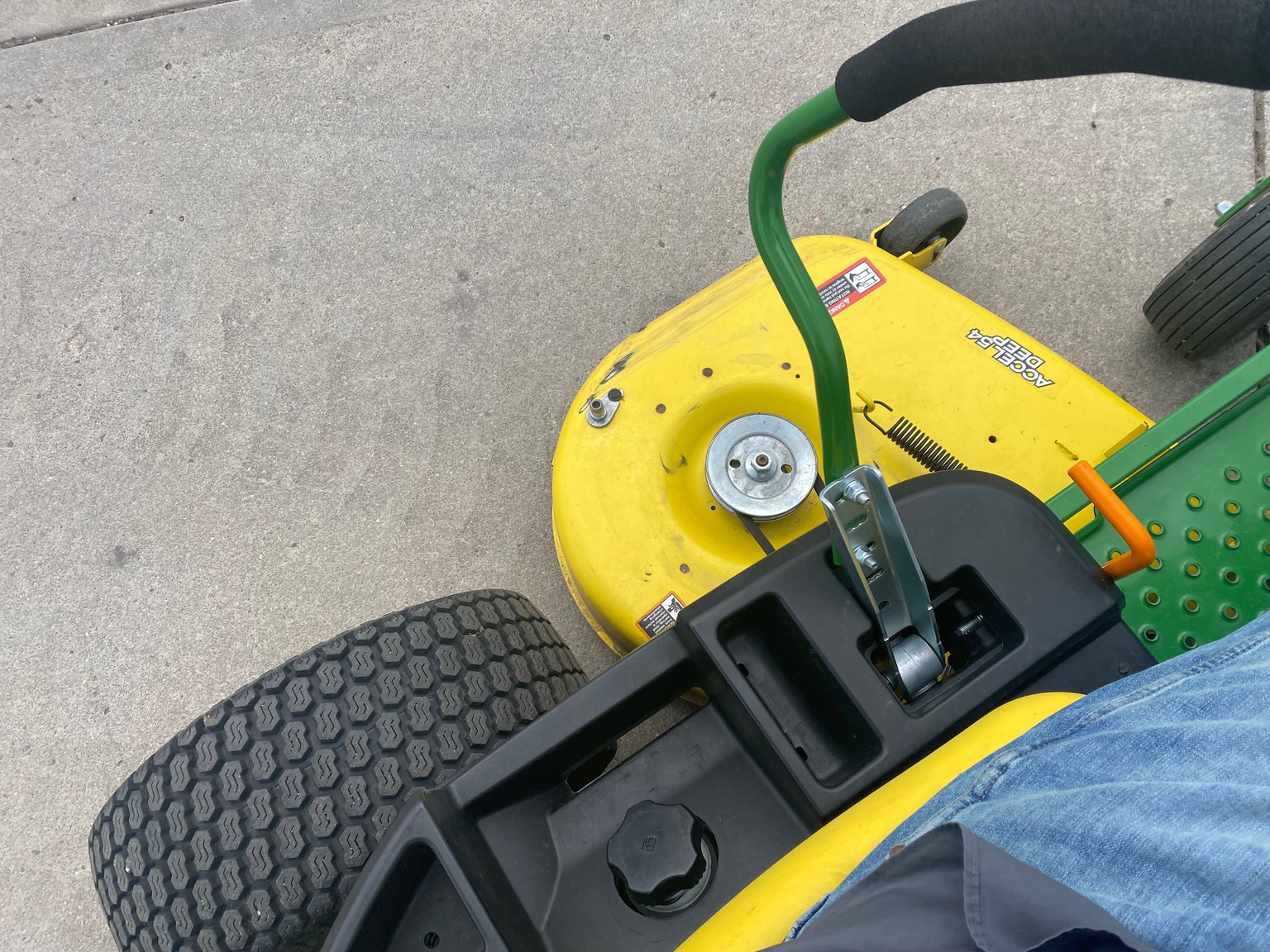 2020 John Deere Z375R Image 11