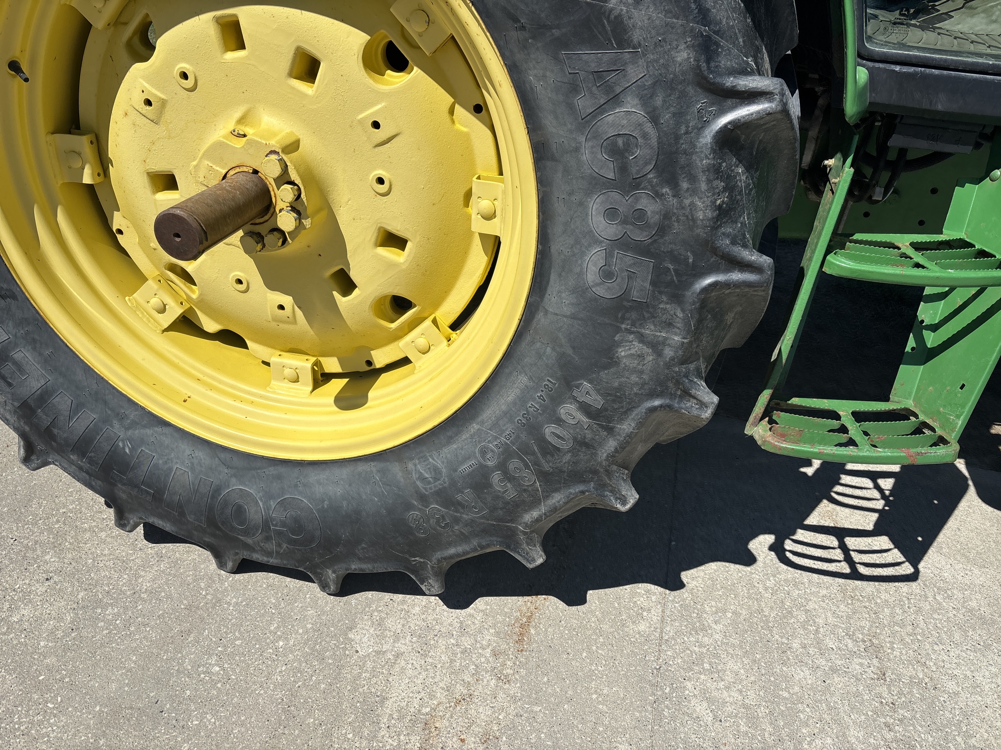 2009 John Deere 6430 Image 16