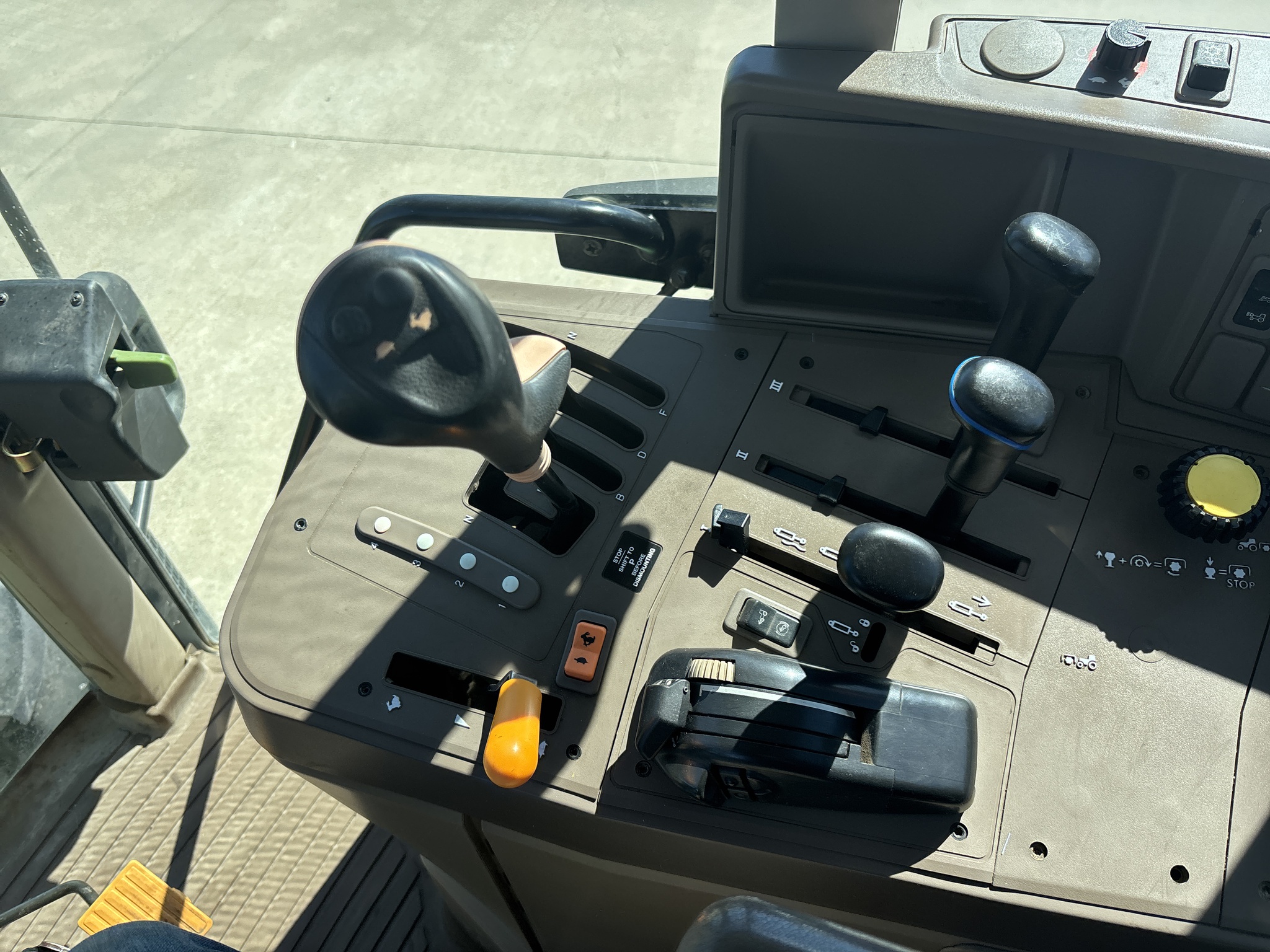 2009 John Deere 6430 Image 17