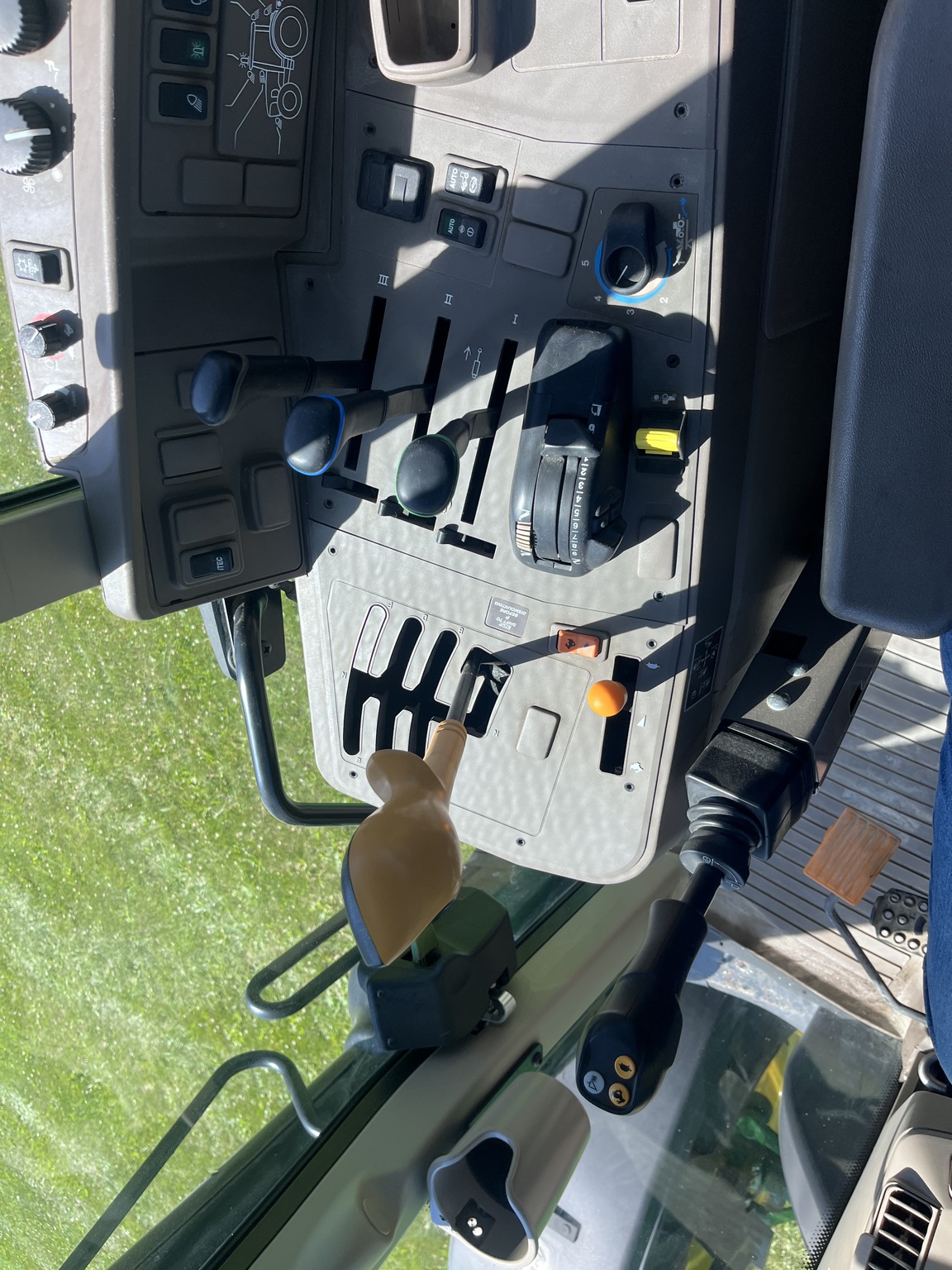 2019 John Deere 6155M Image 13