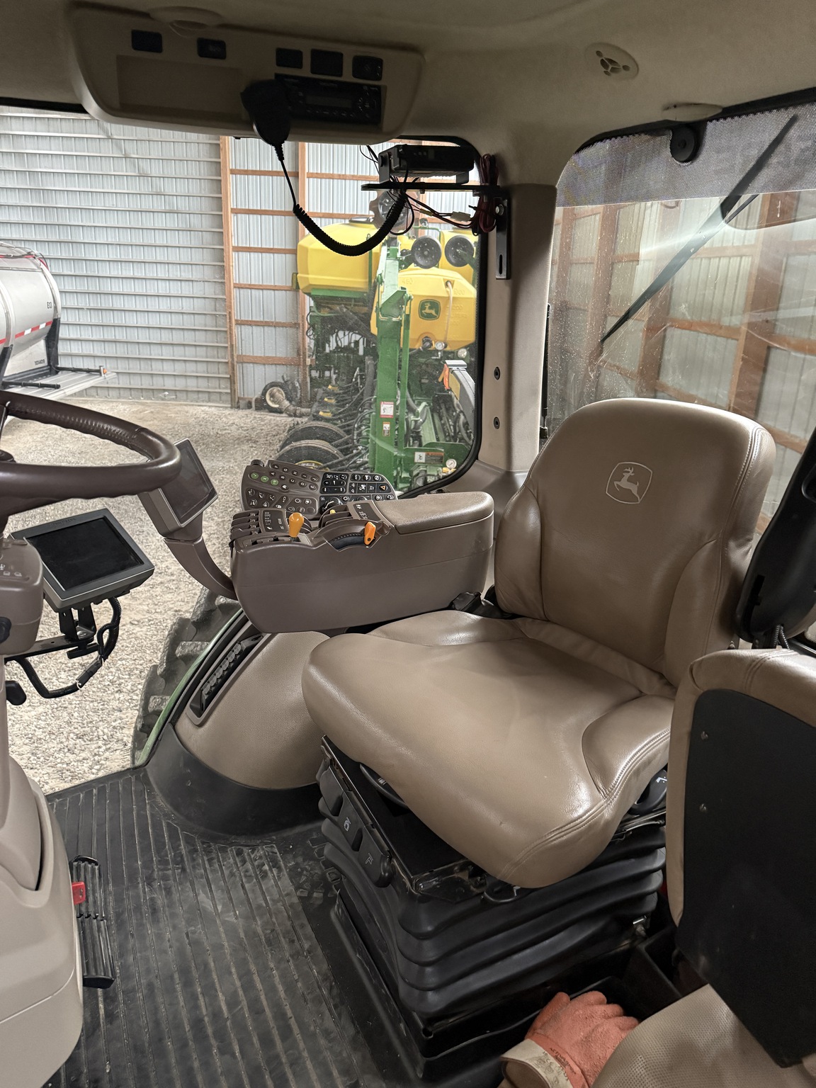 2010 John Deere 8270R Image 16
