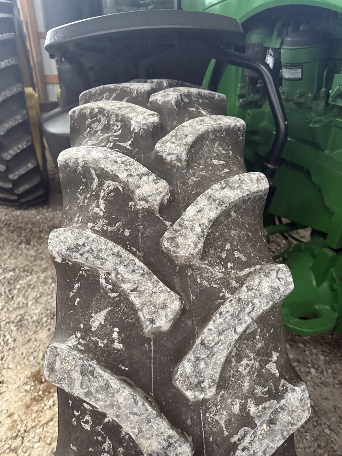 2010 John Deere 8270R Image 4