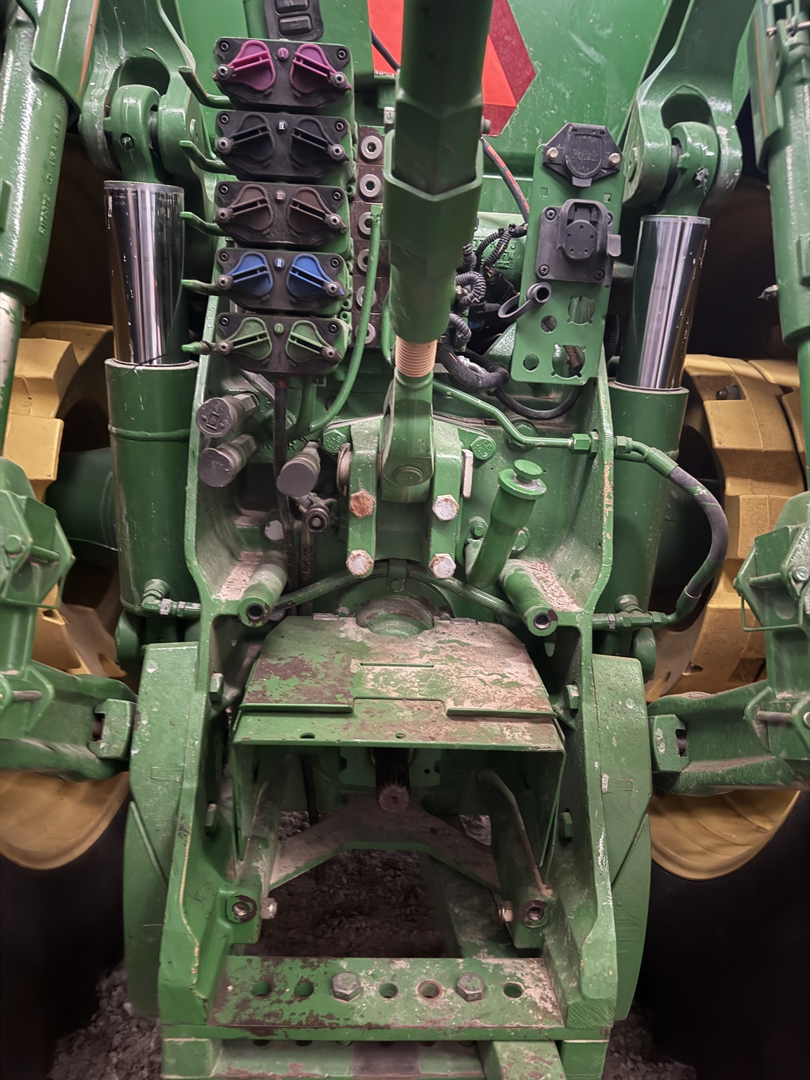 2010 John Deere 8270R Image 9