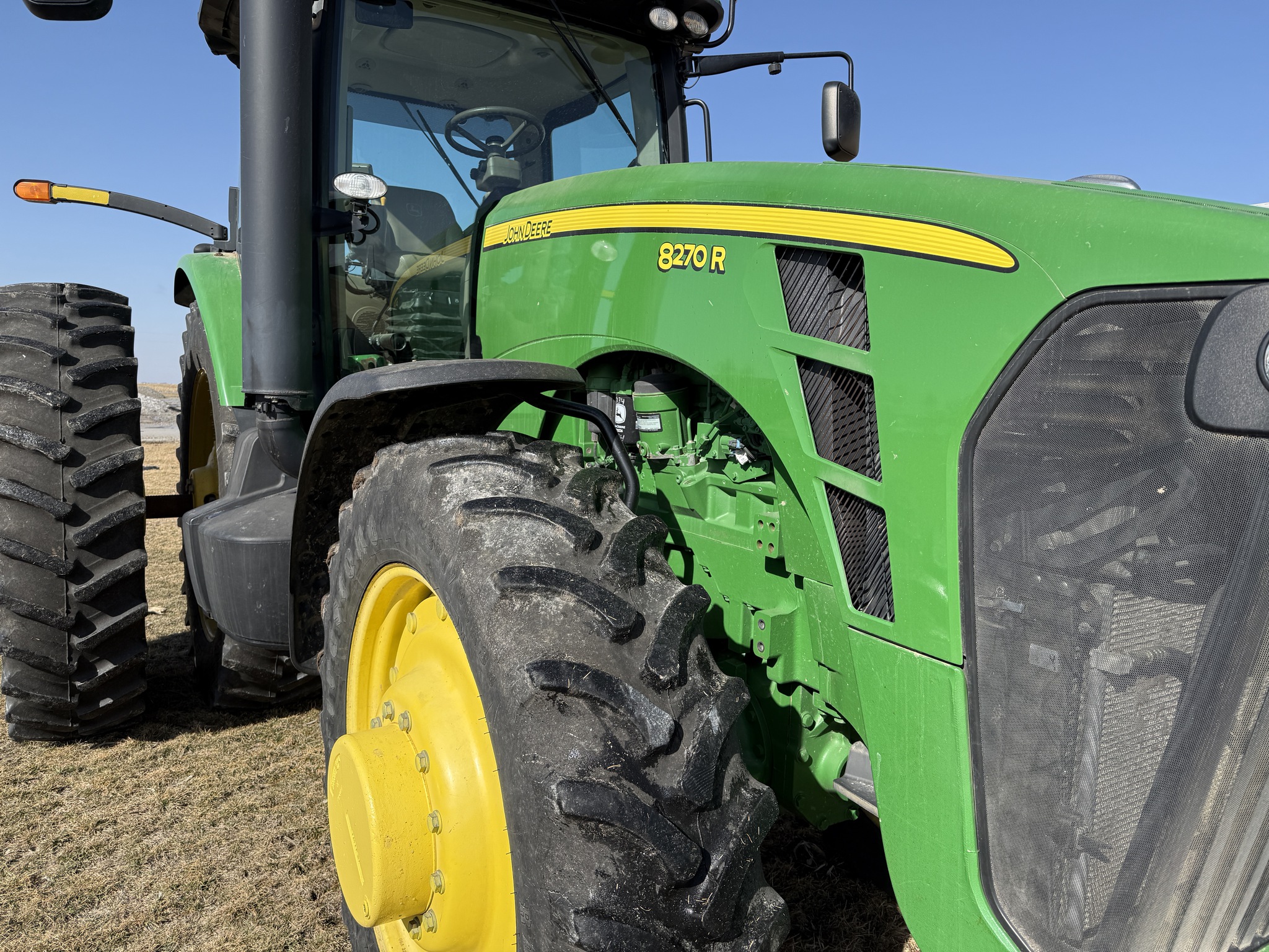 2010 John Deere 8270R Image 11
