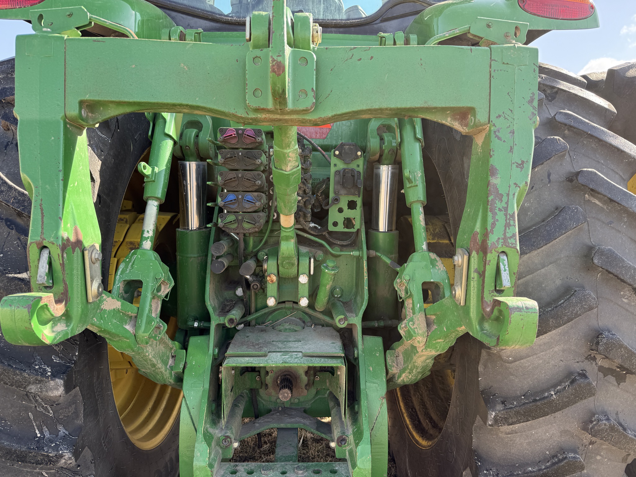 2010 John Deere 8270R Image 17