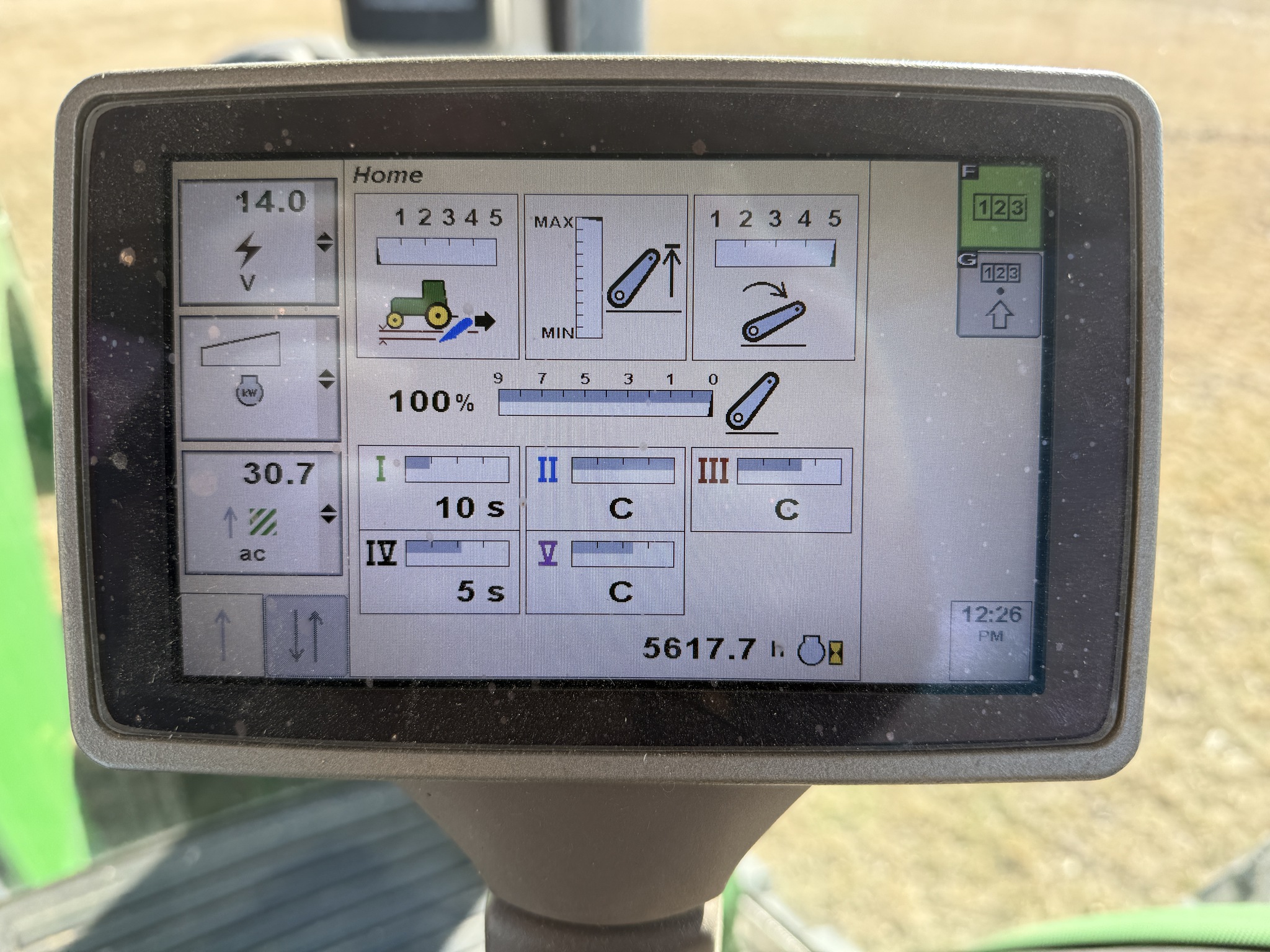 2010 John Deere 8270R Image 24