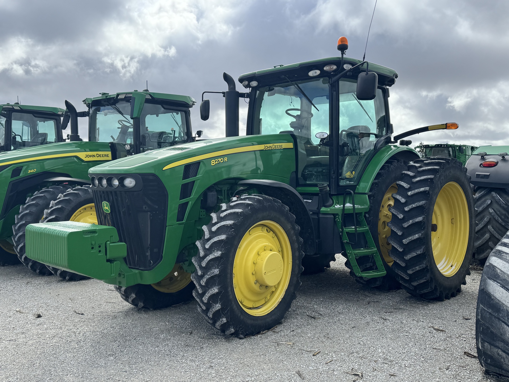 2010 John Deere 8270R Image 1