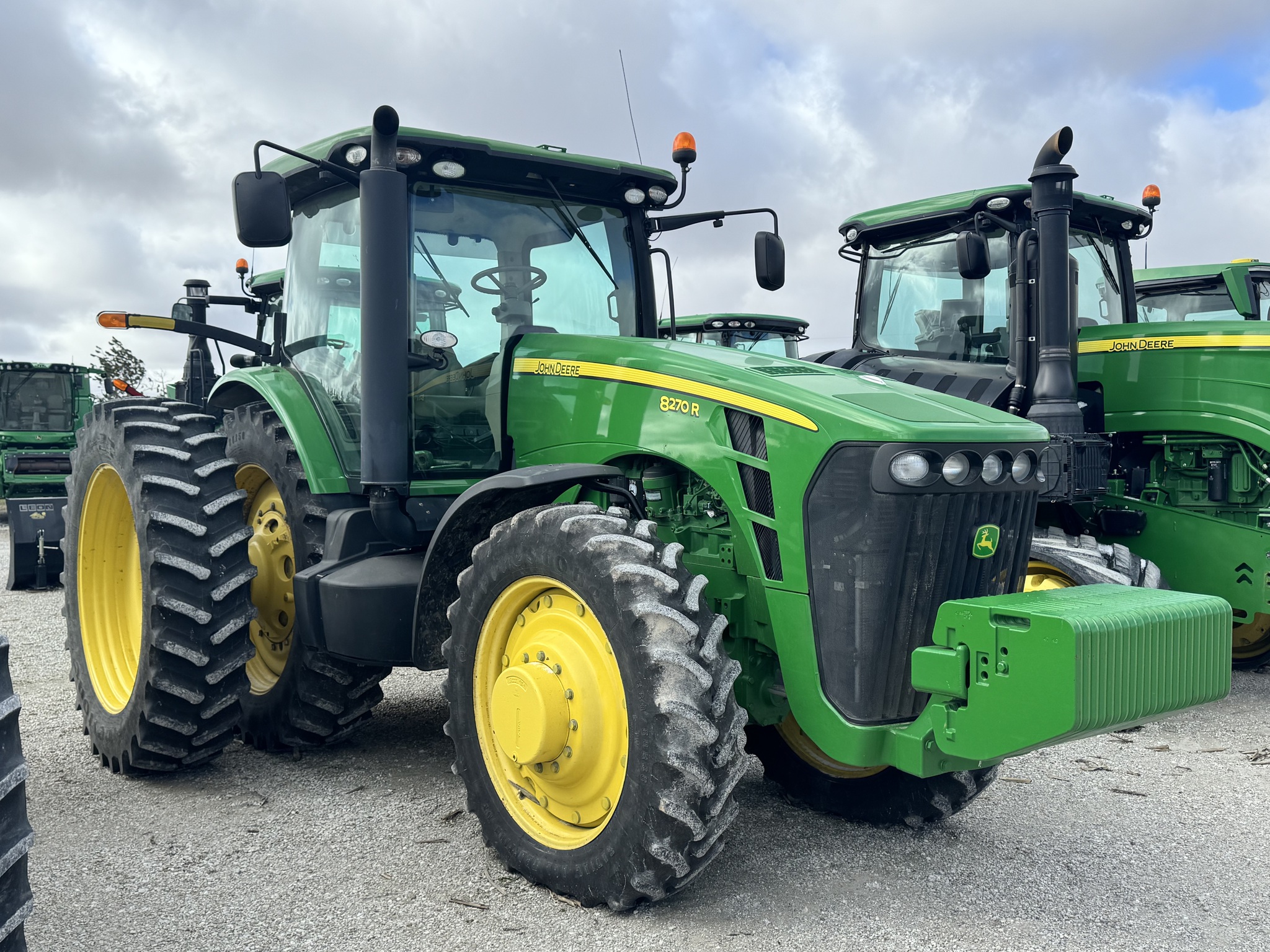2010 John Deere 8270R Image 2