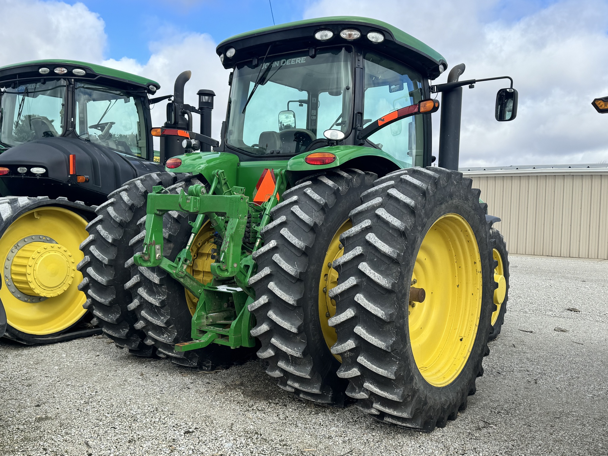 2010 John Deere 8270R Image 4