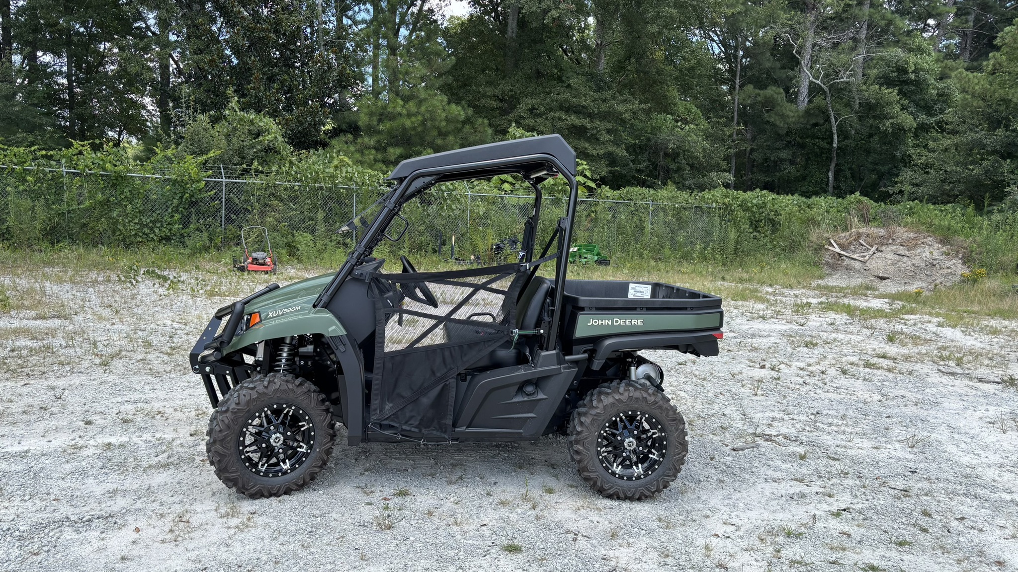 2025 John Deere XUV 590M Image 2