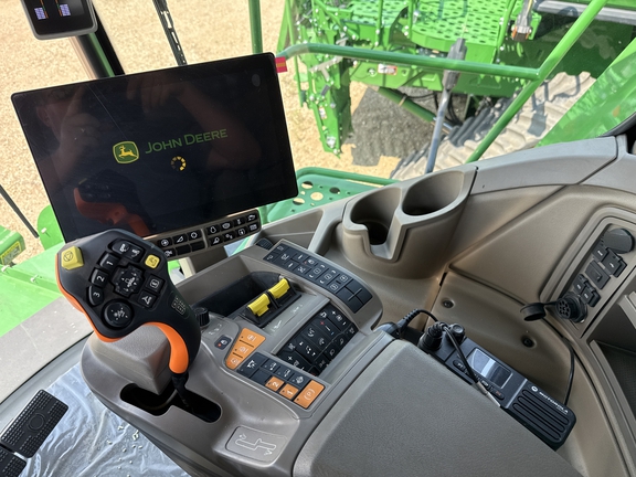 2024 John Deere X9 1000 - Photo16